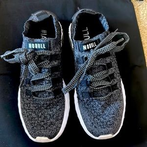 NOBULL WOMEN'S KNIT RUNNER.